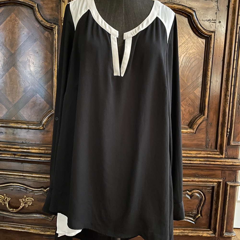 Lane Bryant Asymmetric Black & White Long Sleeve Top Size 14/16